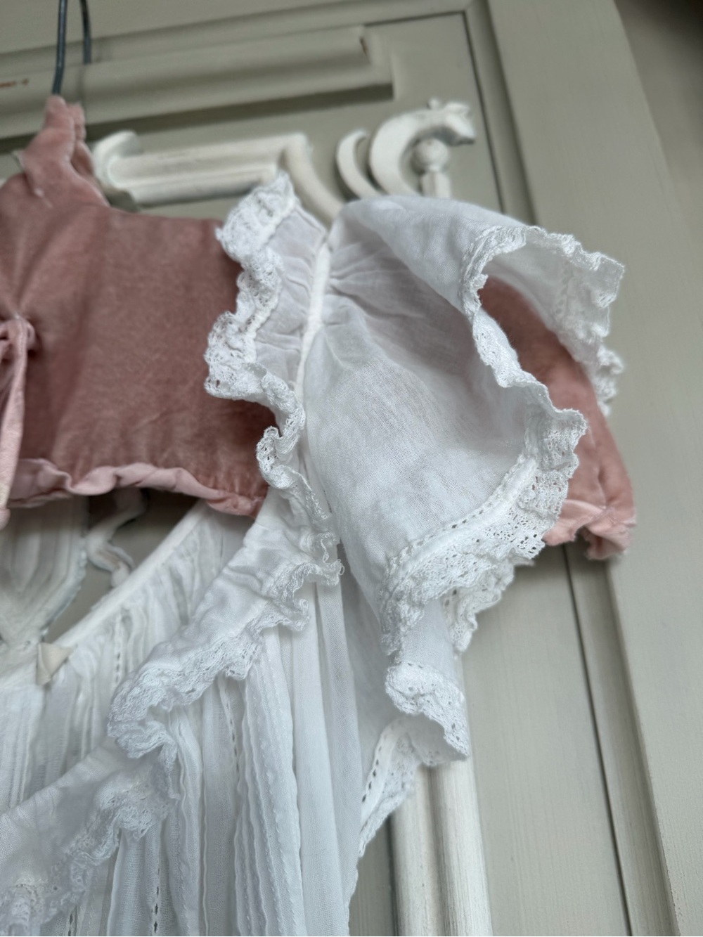 DOÉN “Heirloom Monogram” Nightgown, White, Embroidery Monogram, “M” Size L - Picture 8 of 15